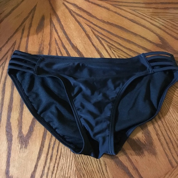 Bikini - Picture 7 of 11